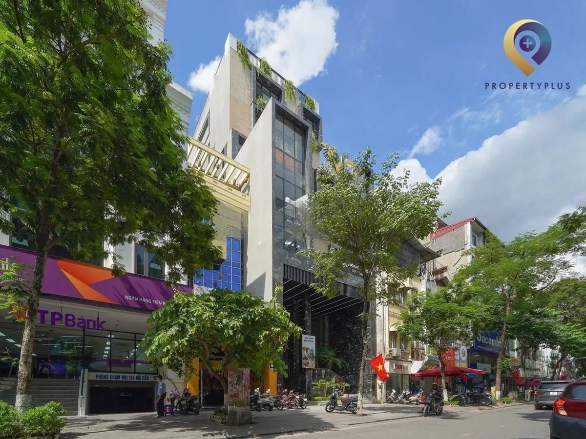 Toàn cảnh tòa nhà TVL Building nhìn từ đường Đội Cấn
